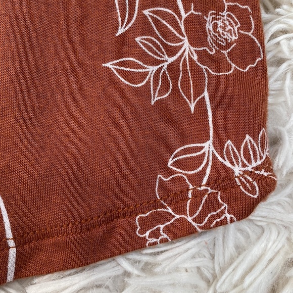 Apt. 9 SS Floral Top ๐ Rust & White - Picture 8 of 9